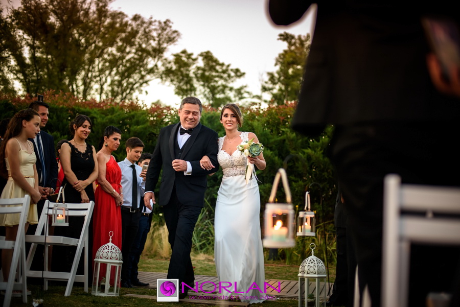 Fotos de casamiento en Howard Johnson Lujan por Norlan Modern Photo y Cinema Video