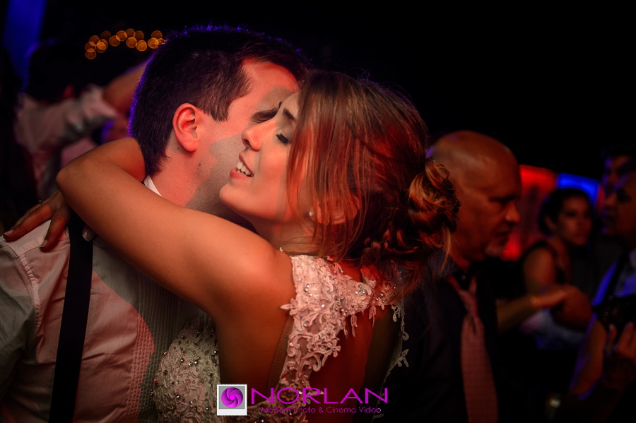 Fotos de casamiento en Howard Johnson Lujan por Norlan Modern Photo y Cinema Video